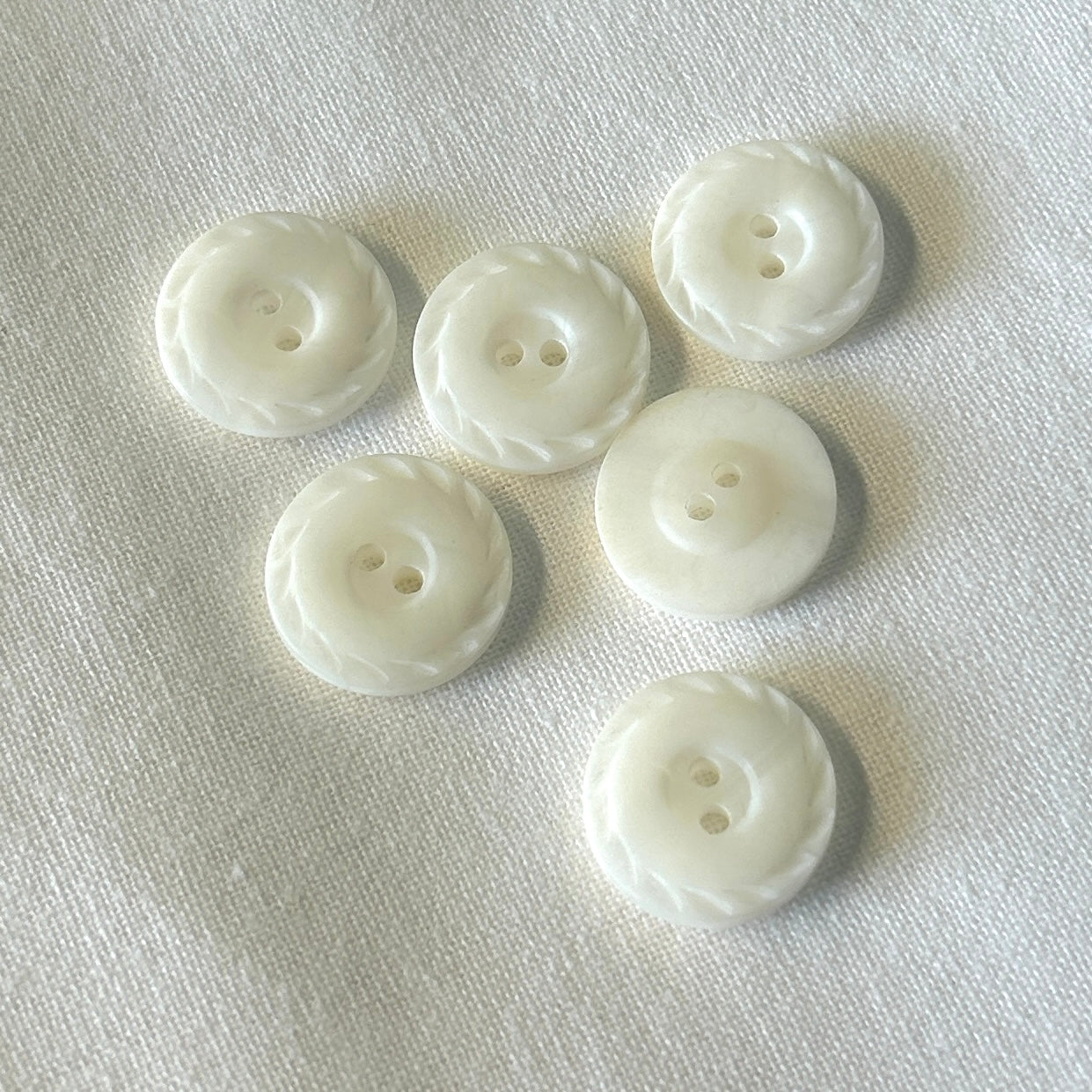 SULLIVANS Button 2-Hole Cream 16mm / Mollies New Zealand