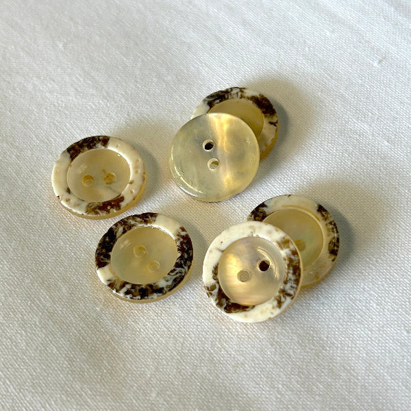 SULLIVANS Button 2-Hole Beige 18mm / Mollies New Zealand