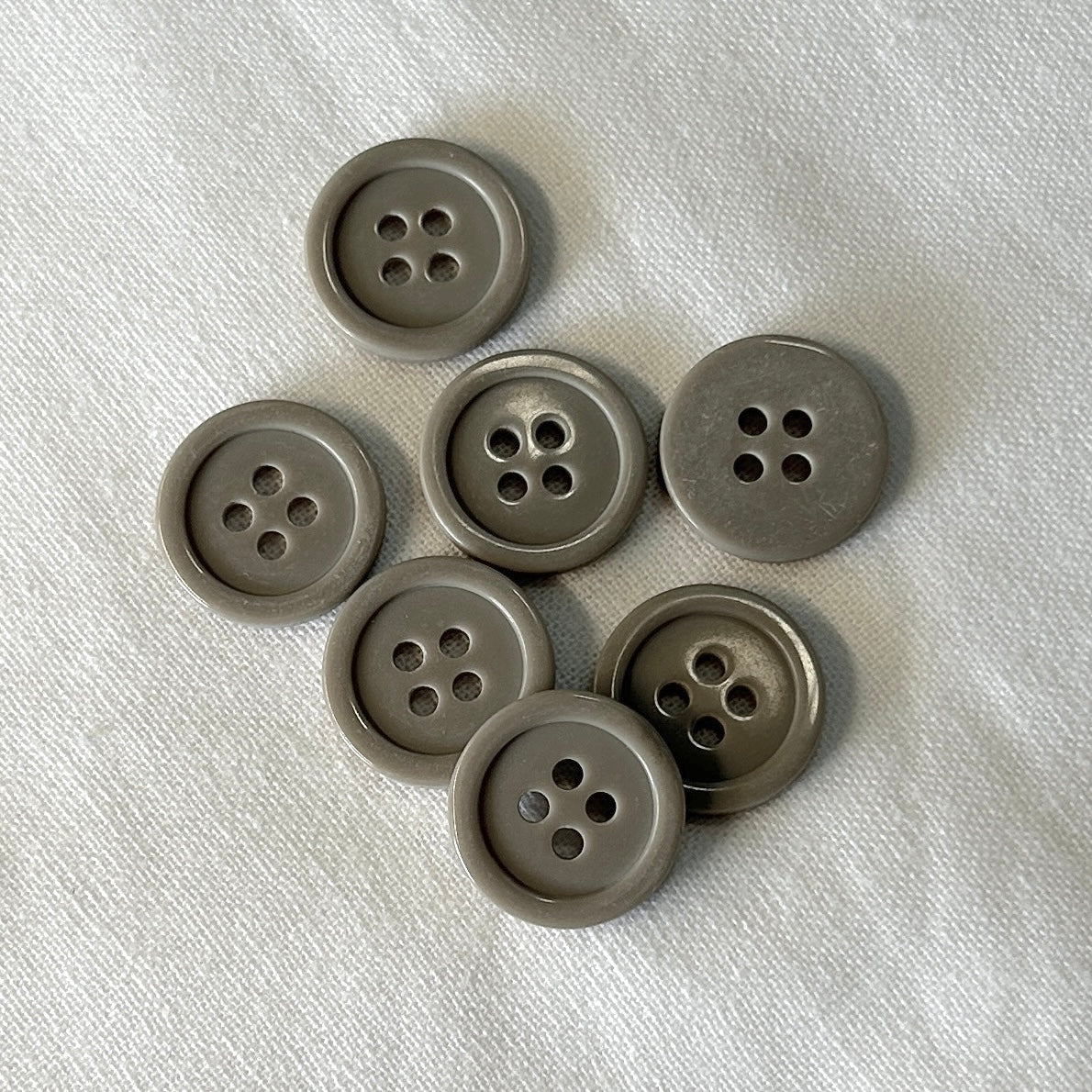 Button 4-Hole Grey Brown 15mm / Mollies New Zealand