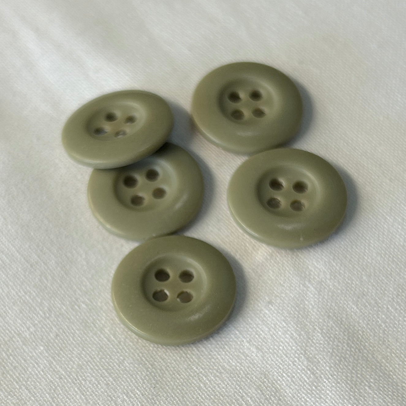Button 4-Hole Green 18mm / Mollies New Zealand