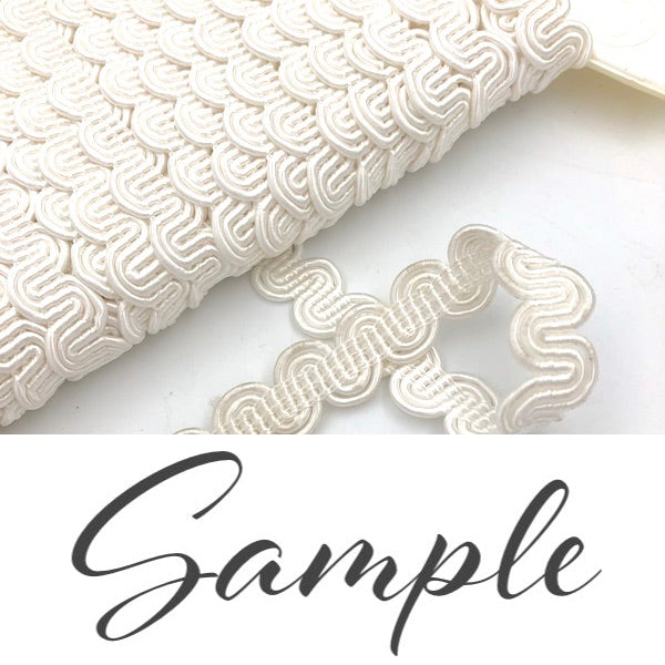 MOLLIES New Zealand / GIMP BRAID Curved 13mm #1 White Sample