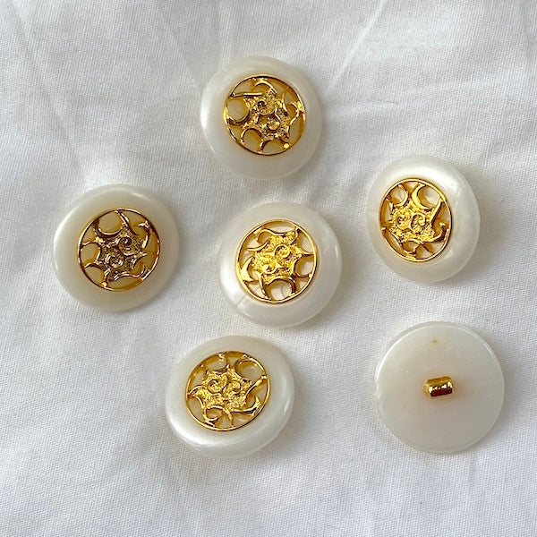 SULLIVANS Button Shanked White / Mollies New Zealand