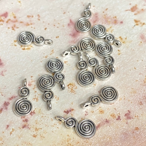 SULLIVANS Charm Silver Double Swirl / Mollies New Zealand