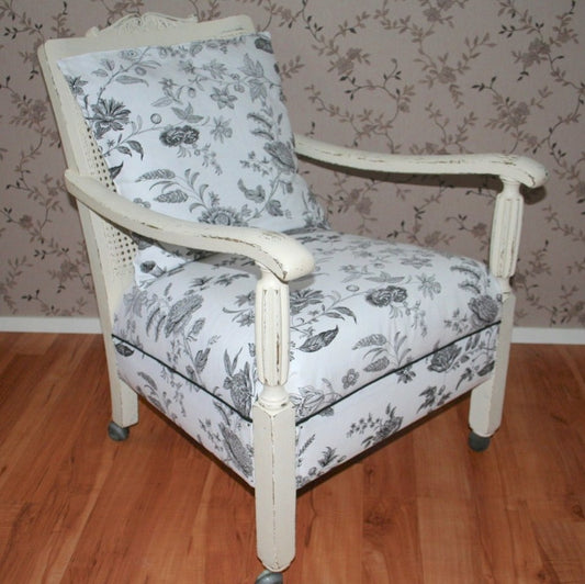 Revamping a Chair: Painting and Upholstering