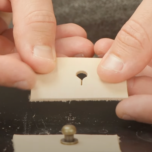 Buttonhole punch for leathercraft