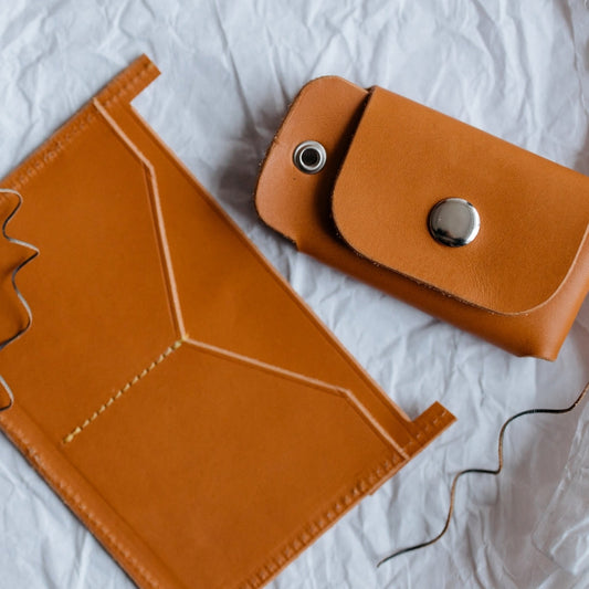 Making a leather wallet with press snap
