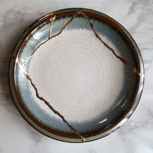 Kintsugi: Repairing Pottery with Golden Seams
