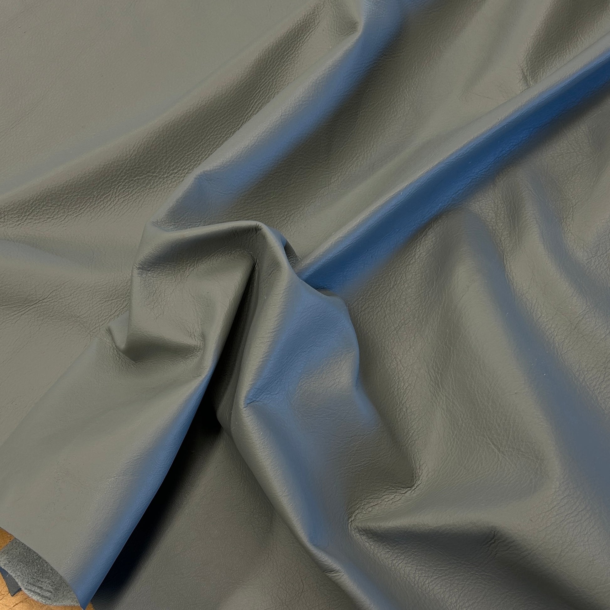 LEATHER / Chrome Tan / Side 2.0m2 2-3oz Mid Grey / Mollies New Zealand