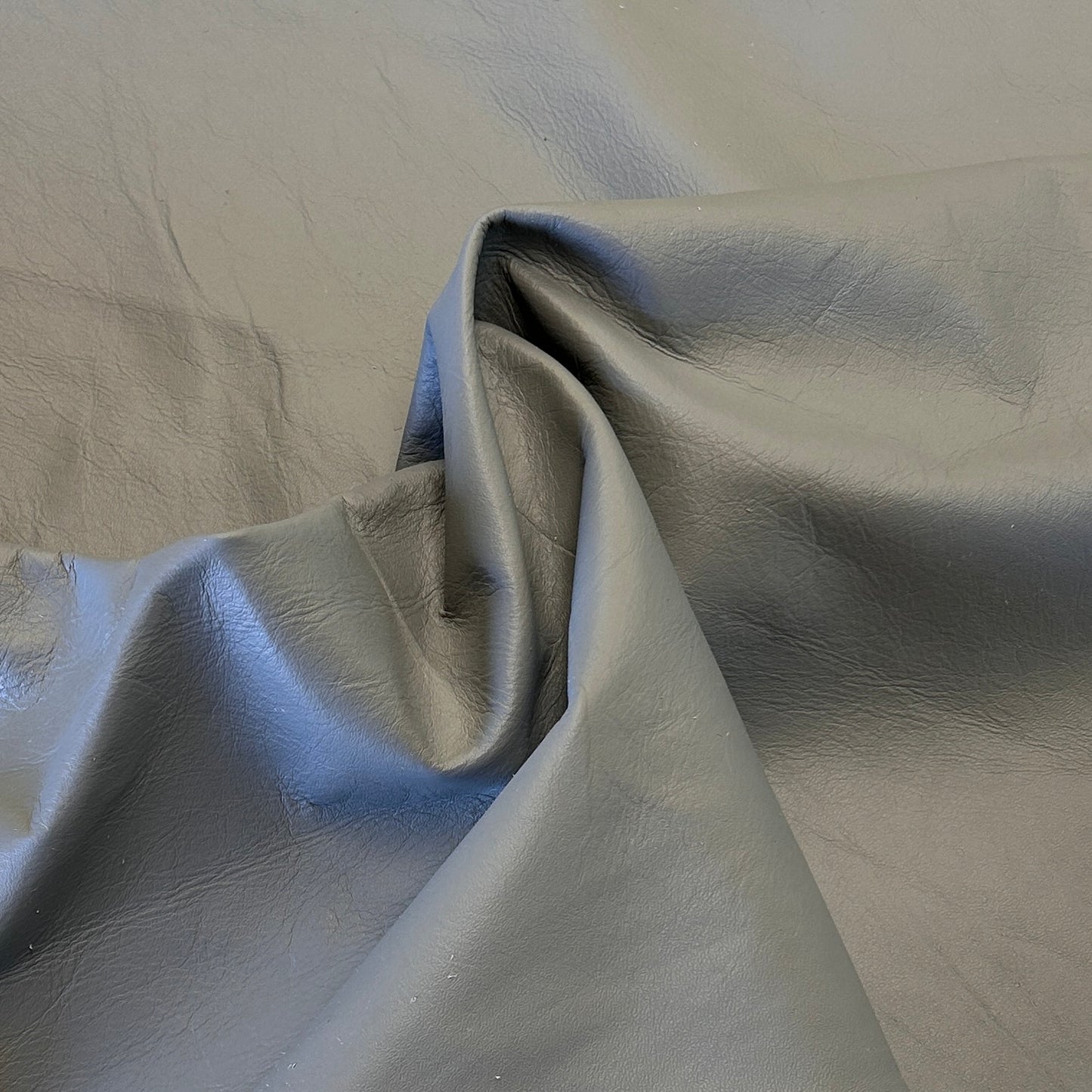 LEATHER / Chrome Tan / Side 2.7m2 2-3oz Mid Grey / Mollies New Zealand