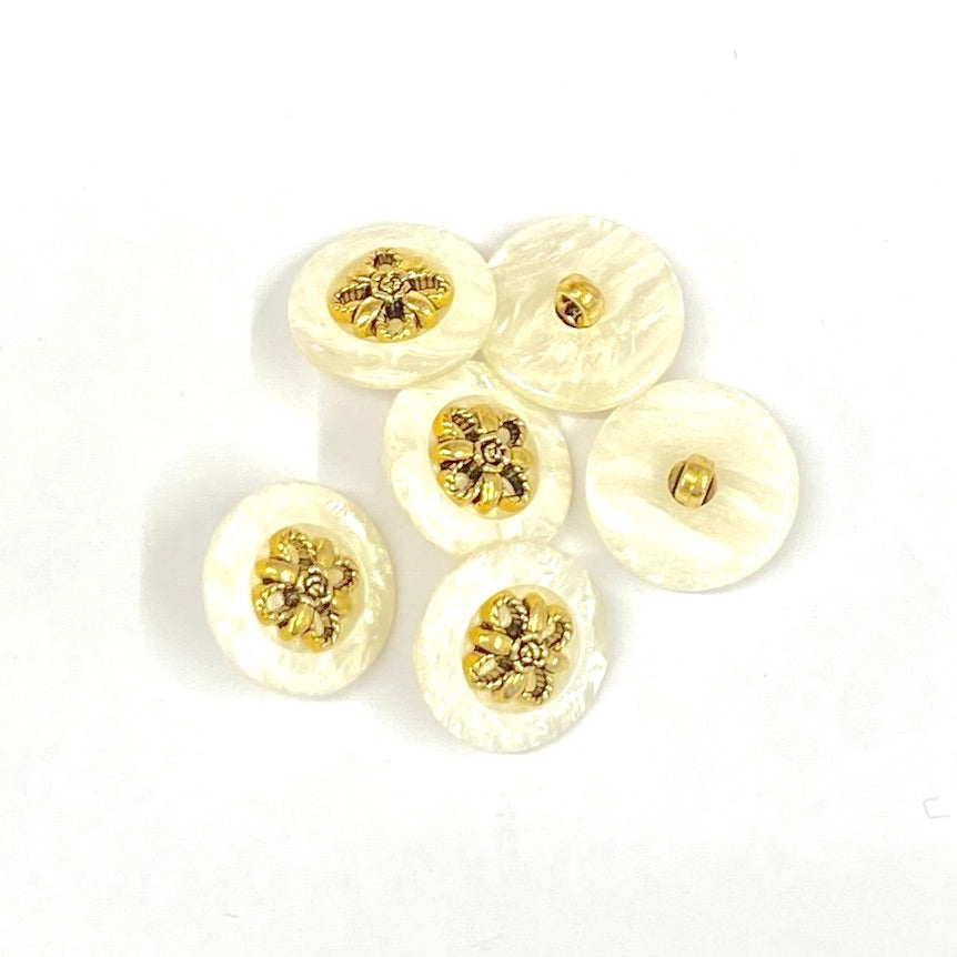 SULLIVANS Button Shanked White & Gold 22mm | Mollies Make And Create NZ