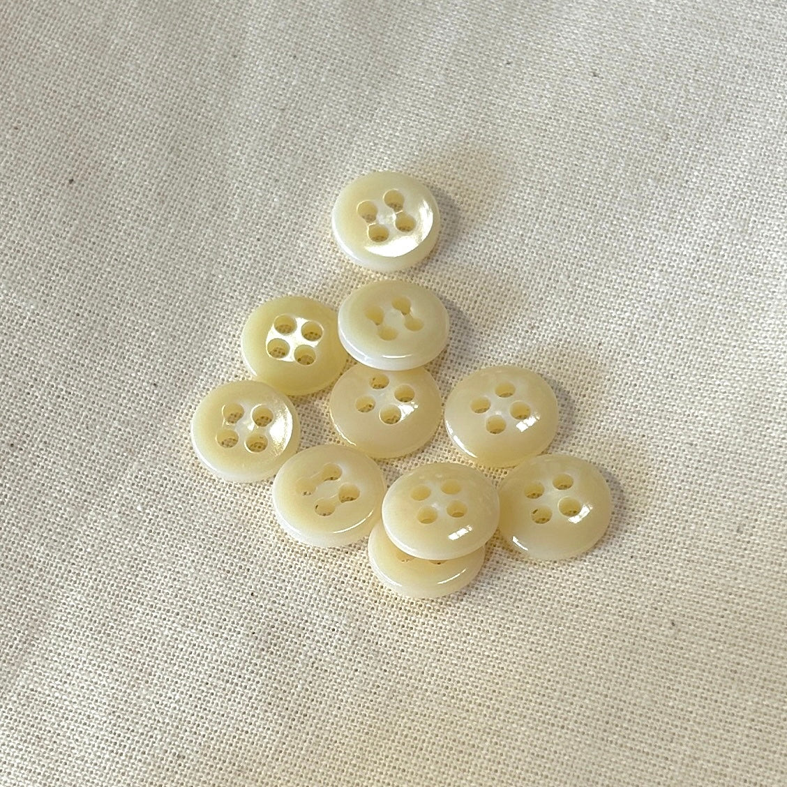 SULLIVANS Button 4-Hole Cream 11mm / Mollies New Zealand