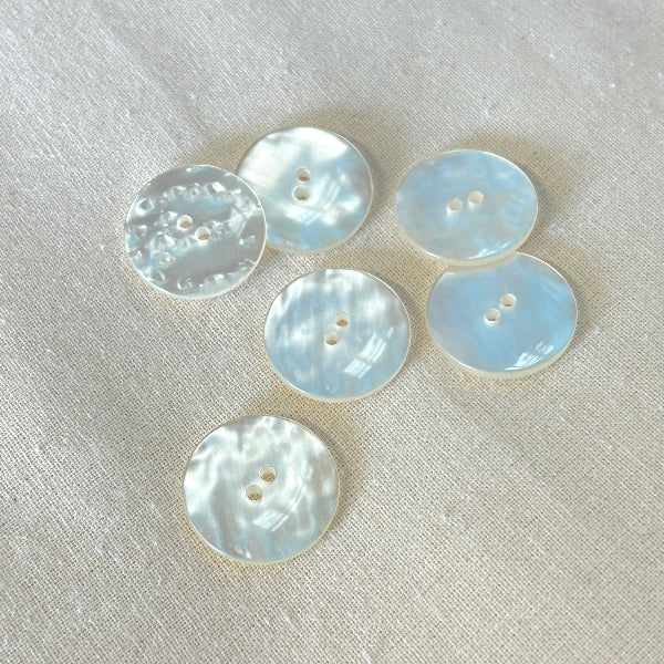SULLIVANS Button 2-Hole Off White 22mm / Mollies New Zealand