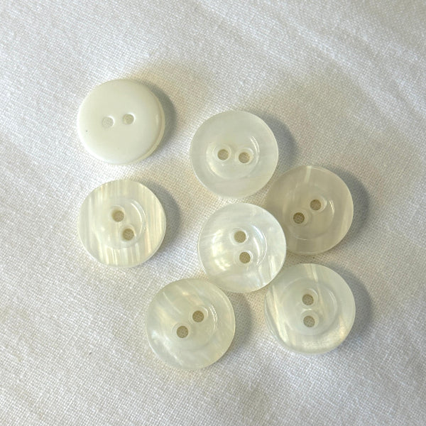SULLIVANS Button 2-Hole Off White 15mm / Mollies New Zealand