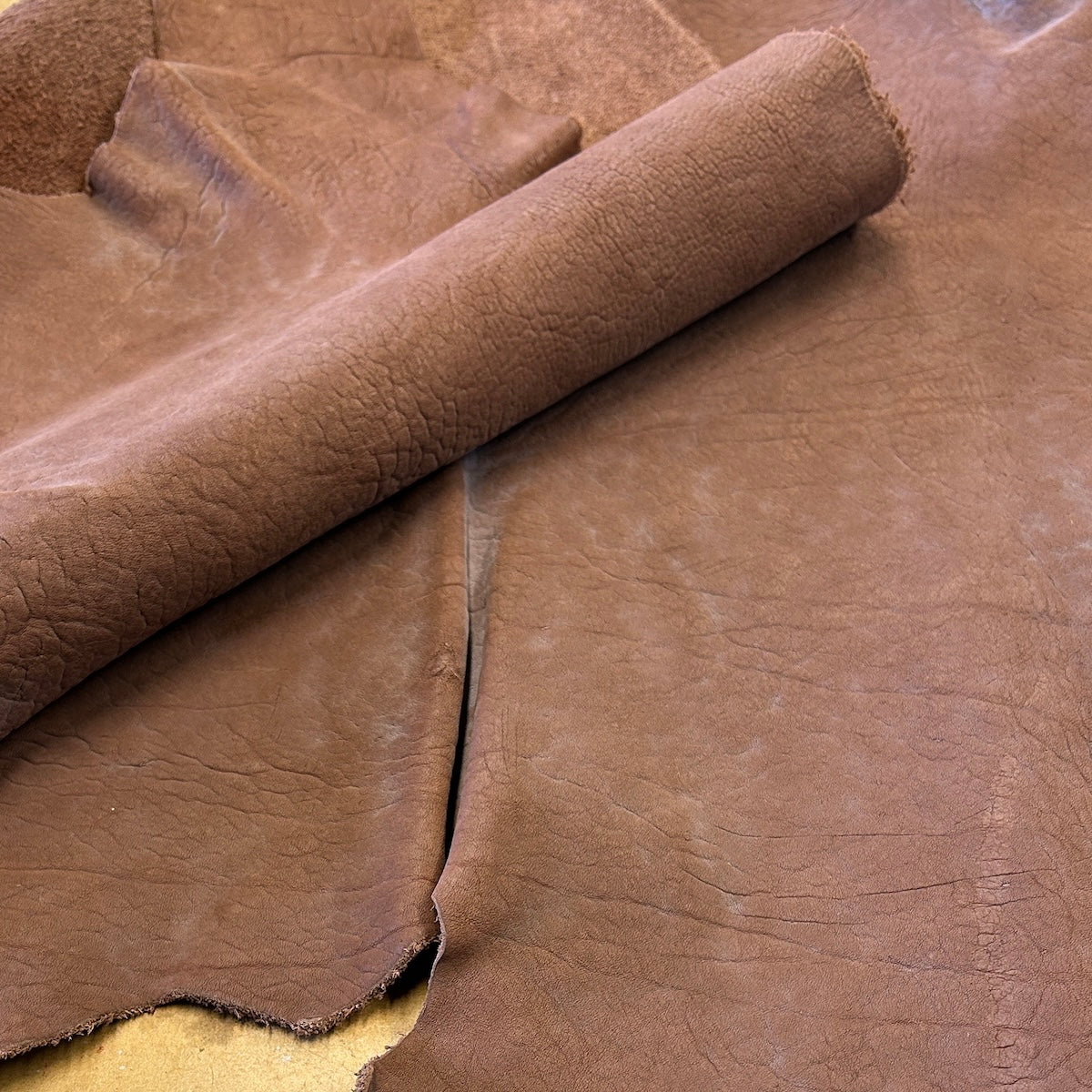 LEATHER / Shrunken Chrome Tan / Double Shoulder 0.7m2 5-6oz Washed Coffee / Mollies New Zealand