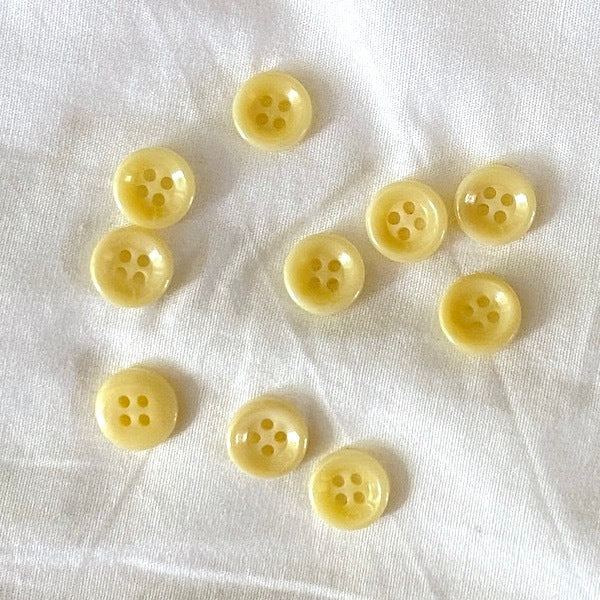 SULLIVANS Button 4-Hole Cream / Mollies New Zealand