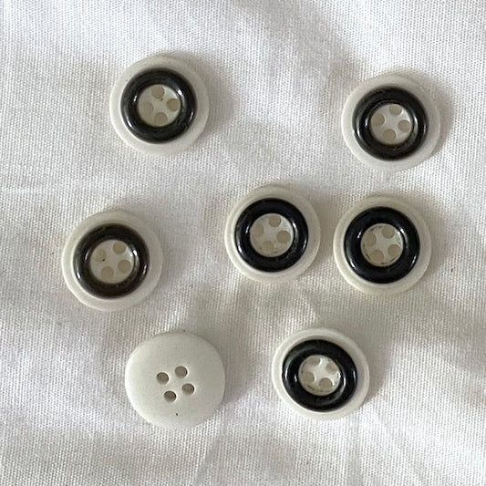 SULLIVANS Button Black & White 4-Hole 14mm | Mollies Make And Create NZ