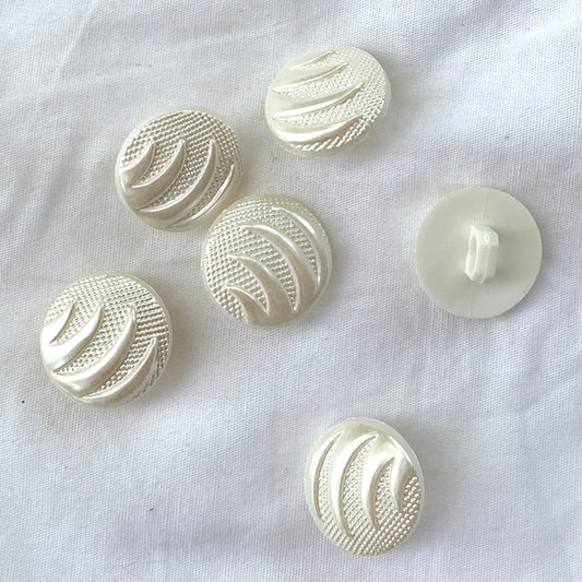 SULLIVANS Button Shanked Off White / Mollies New Zealand