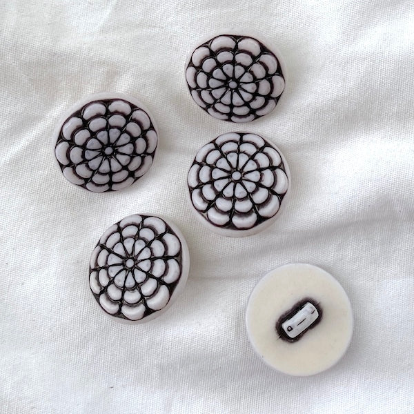 SULLIVANS Button Shanked White / Mollies New Zealand