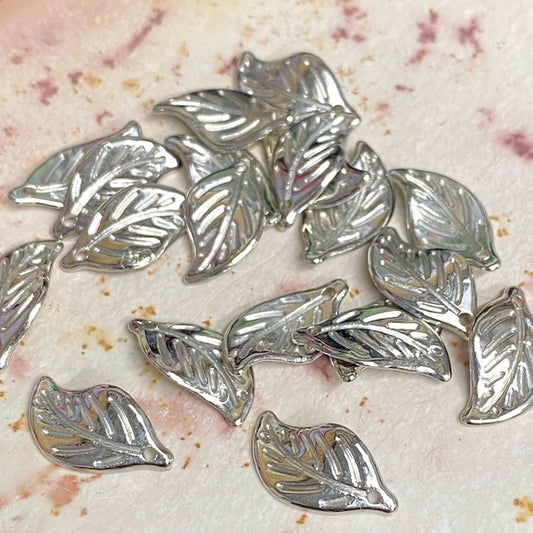 SULLIVANS Charm Leaf / Mollies New Zealand